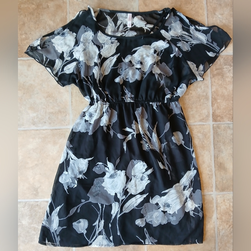 Xhilaration Black and Gray Cut Out Flutter Sleeve Sundress
